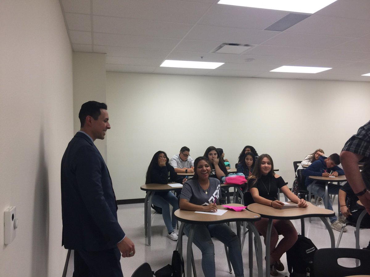 SeguinISD's tweet photo. Final stop for @DrMattGutierrez on #SISDFirstDay of school tour was @SeguinHSTx! Looks on the student's faces were priceless #MatadorsUnited https://t.co/hFzEotyrWM