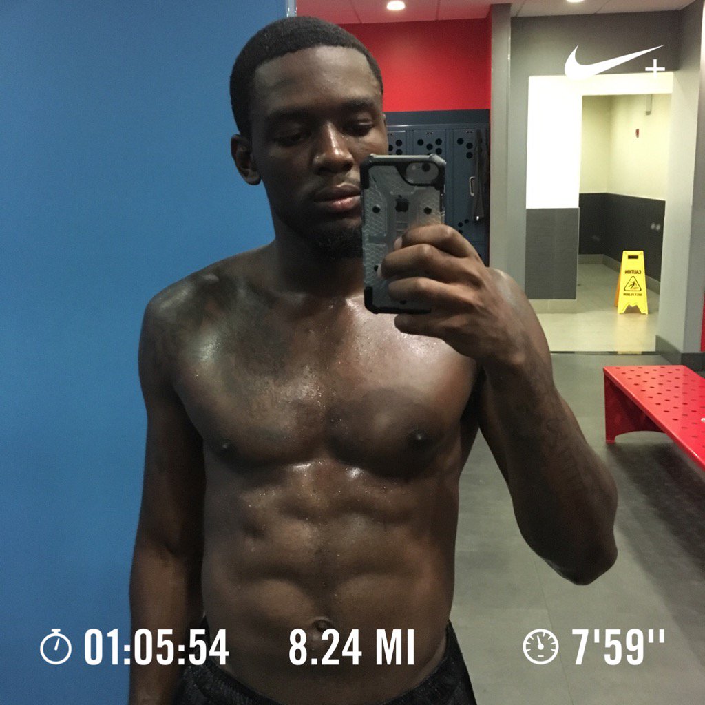 StormWithUs's tweet photo. Ran 8.24 miles with Nike⁠+ Run Club #stormwithme #nikenyc @NikeNYC @NikeRunning @Nike https://t.co/DDlfIVhw8e