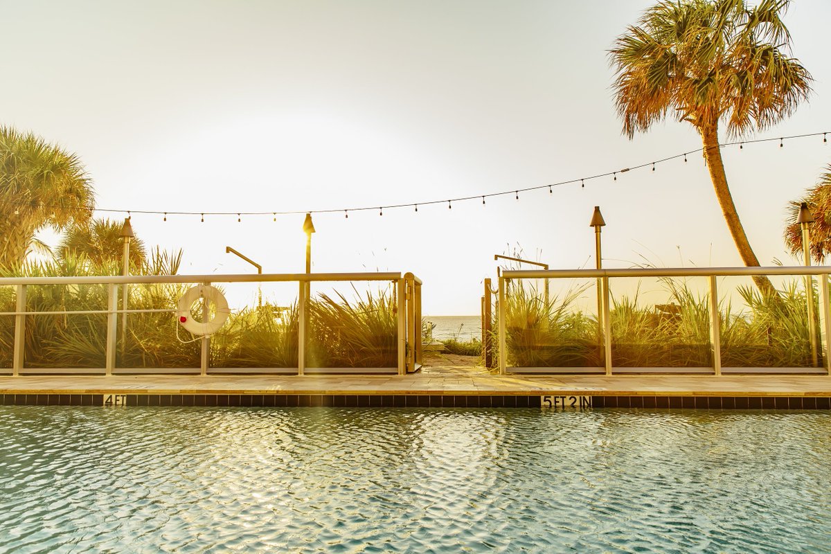 FAB_BeachClub's tweet photo. Nothing like living out the dog days of summer in paradise... #LoveSolé #beachdays #Tuesday #VisitSIB #SunnyIslesBeach #LoveFL https://t.co/DS1GajEyUQ