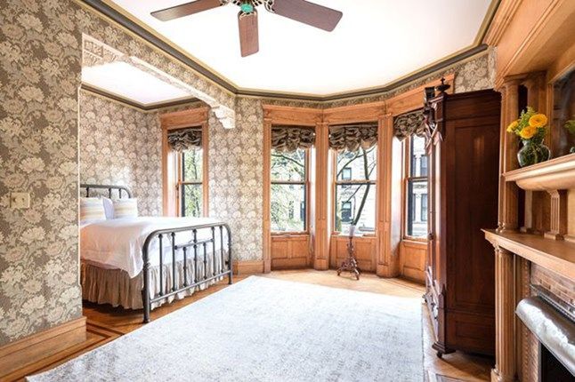 _houseandgarden's tweet photo. This is where Michelle and Barack Obama used to live and it's every bit as chic as you would imagine: https://t.co/9b1wNNlXzI https://t.co/gHyHiiHhhY