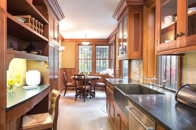 _houseandgarden's tweet photo. This is where Michelle and Barack Obama used to live and it's every bit as chic as you would imagine: https://t.co/9b1wNNlXzI https://t.co/gHyHiiHhhY