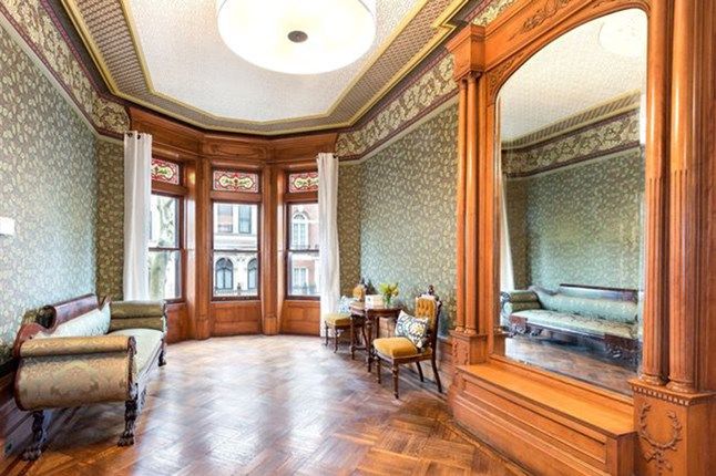 _houseandgarden's tweet photo. This is where Michelle and Barack Obama used to live and it's every bit as chic as you would imagine: https://t.co/9b1wNNlXzI https://t.co/gHyHiiHhhY