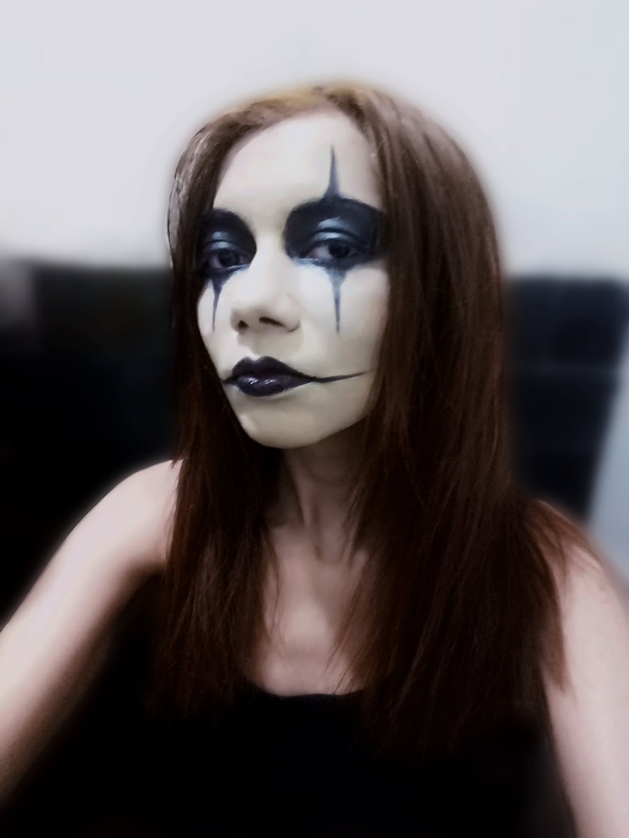Mirelle_Mira's tweet image. Not a good makeup job as @lynzway did, neither so good crow like @TheRealTomRoss but... 
Later but I did. #WayToCrow #FireItUp