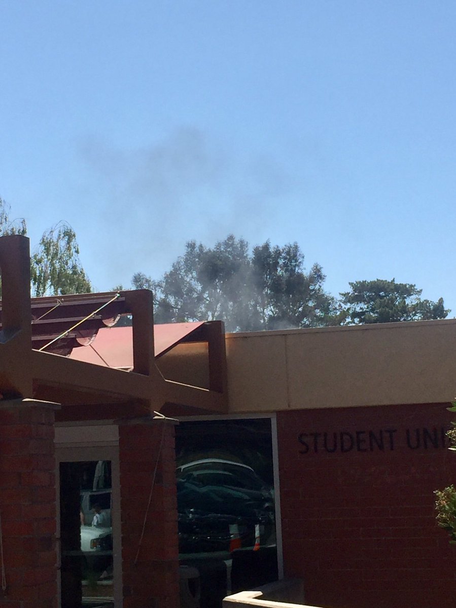 CLUEchonews's tweet photo. Power outage 
Smoke coming out of Student Union https://t.co/Rz7lsIRiP8