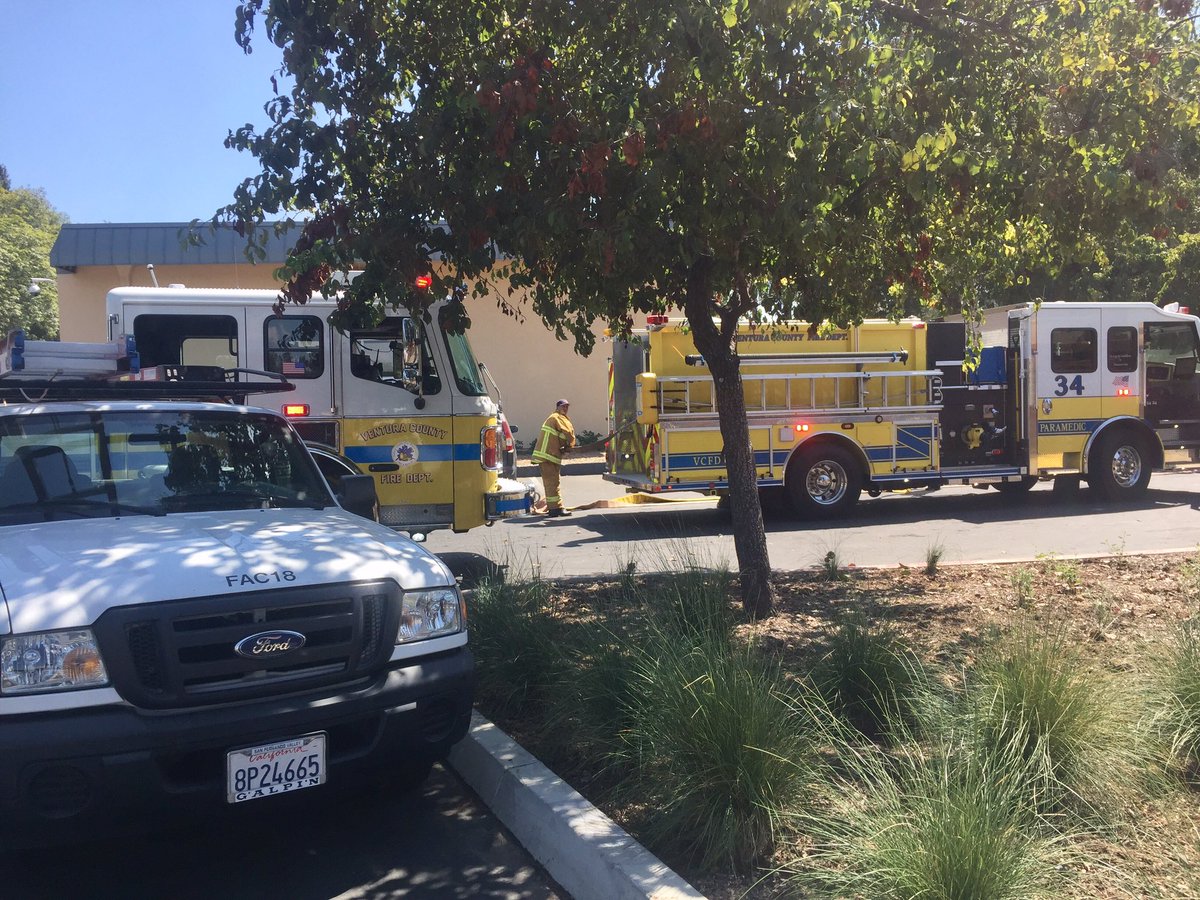 CLUEchonews's tweet photo. Power outage 
Smoke coming out of Student Union https://t.co/Rz7lsIRiP8