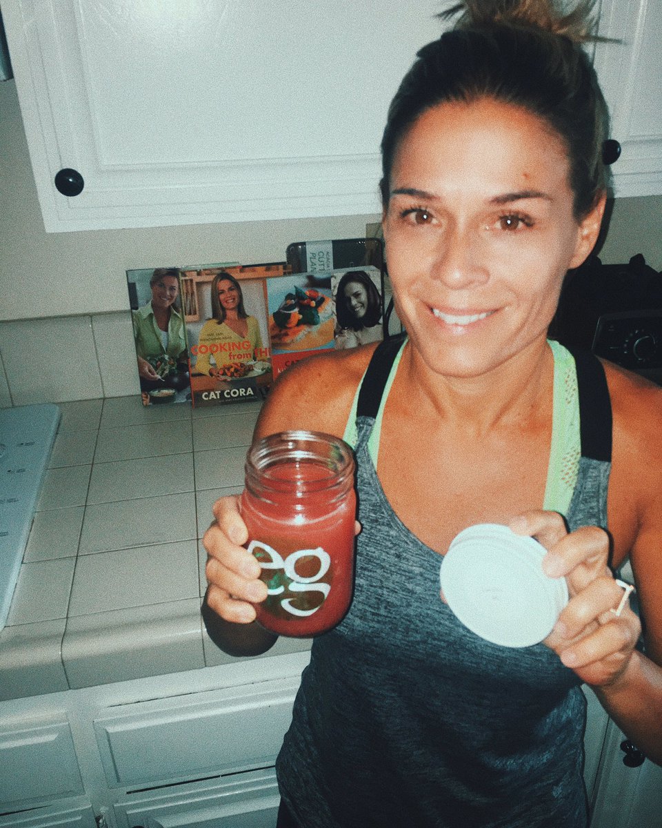 catcora's tweet photo. S.O.U.P Cleanse by @ElissaGoodman So much fun doing this w/ my fiancé Nicole. We both have a ton of #energy & feel so #clear 💫 #soupcleanse https://t.co/3ZTi7YNFgY