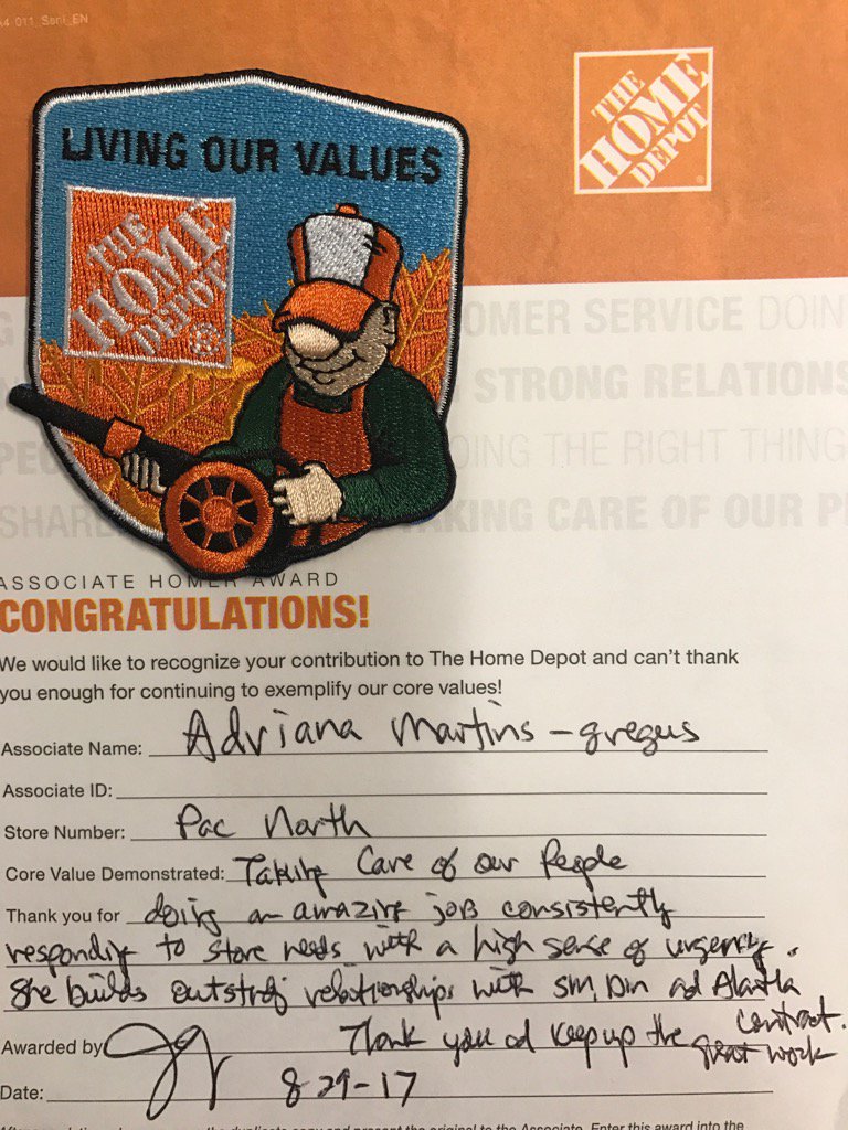 CozyJerry's tweet photo. Adriana RDO #PacNorthProud thank you for taking care of associates with high sense of urgency. Great Job! https://t.co/ewqMQVq0dg