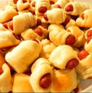 thegentrybar's tweet photo. A #barbite that will change the game. Gourmet Pigs in a blanket! #chseats https://t.co/9Abmlm3Urv 276 King Street. https://t.co/kgUxCyhxdM