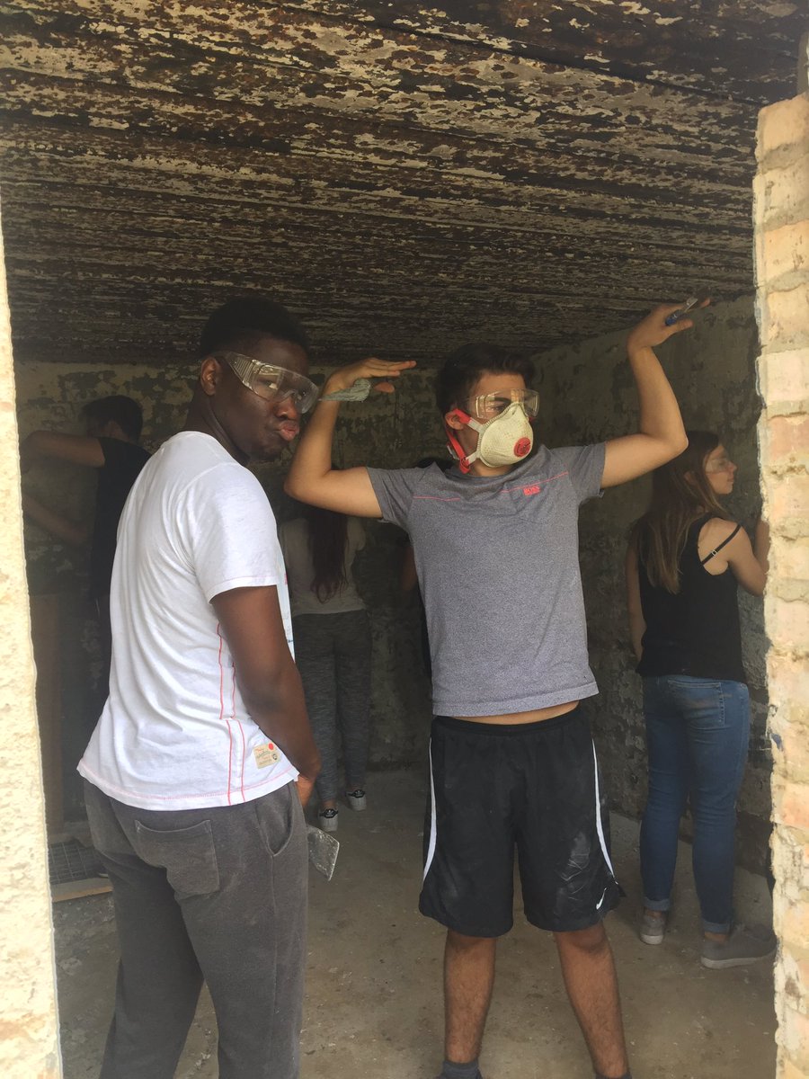 NCS_team17's tweet photo. Day 1 of hard work at Fort Luton. Today was filled with Gardening and scraping paint off walls! Made an friend called Jaguar as well! https://t.co/Q51GbOxmf9