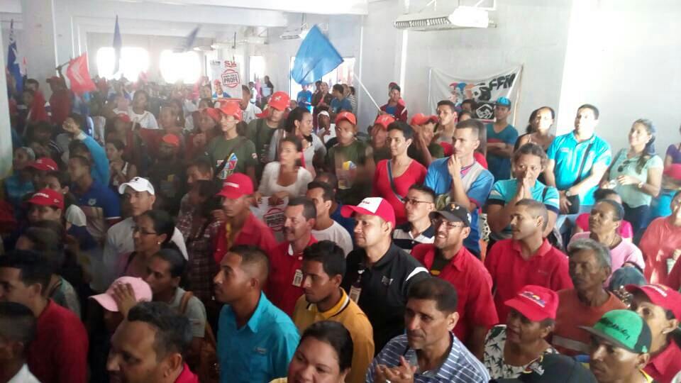 Candidato a la gobernación de Anzoátegui, @aristobuloisturiz en asamblea con la #Maquinaria4x4 en #ElTigre #EnElTigreGanaAristóbulo