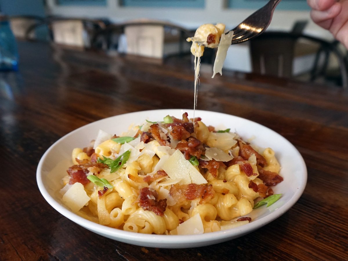 ArtisansTable's tweet photo. Beer and Bacon Mac & Cheese. Need we say more?
#artisanstable #macandcheese #downtownorlando #yum #orlandoeats https://t.co/ok3EeS4wFK