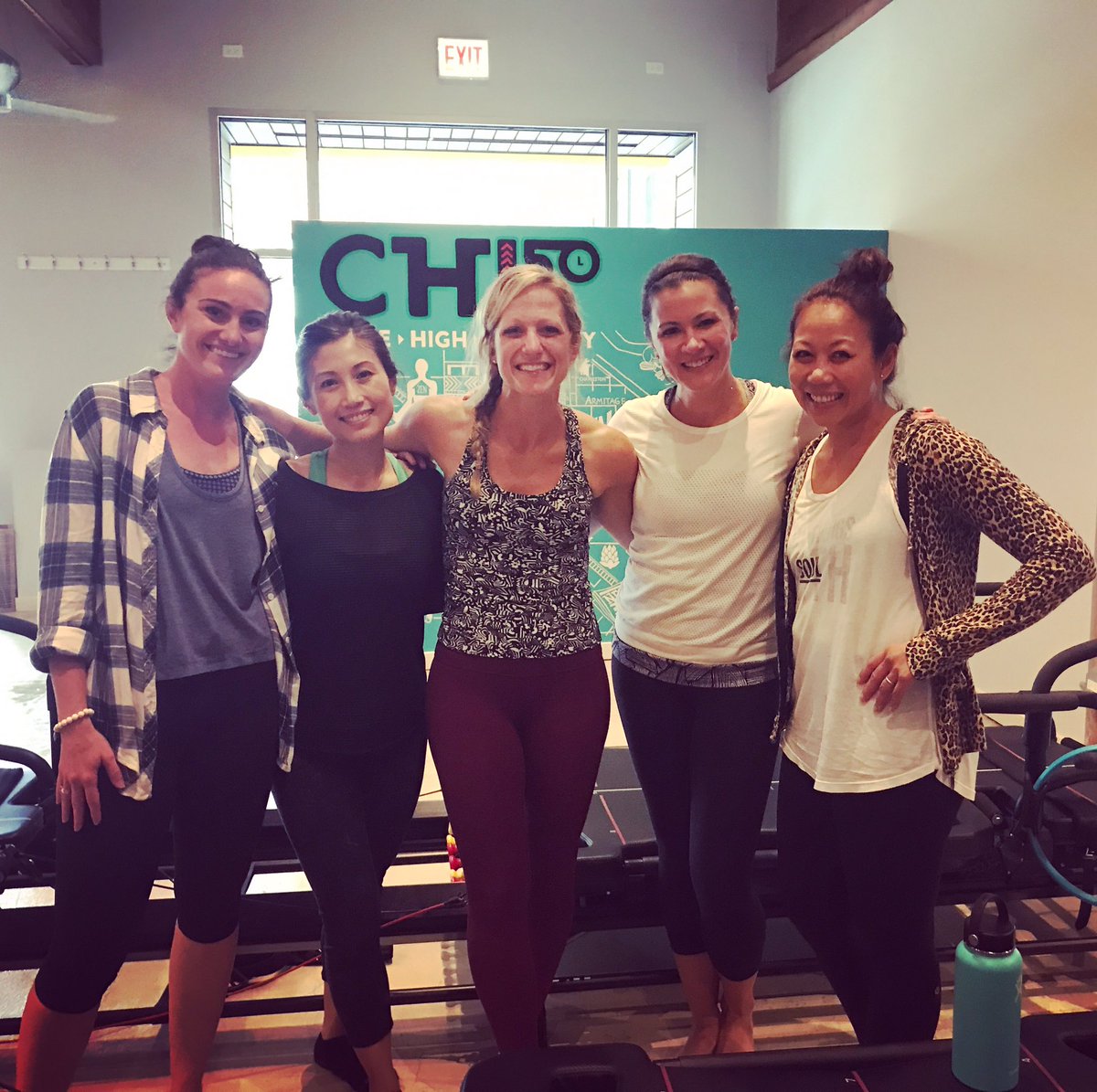 MT_Yoga's tweet photo. Love fitness fieldtrips with my girls! ❤️💪🏻💥 #chi50 #alwaysastudent #cantmovemylegs https://t.co/ClpGdvrh74