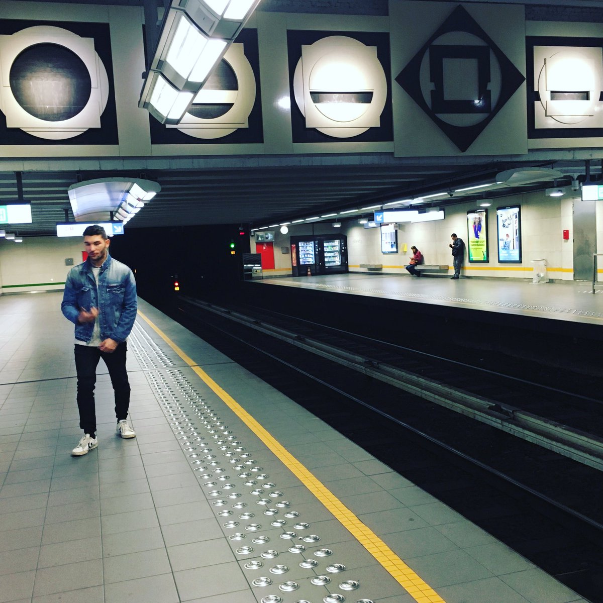 AlbCiccarini's tweet photo. Bruxelles.. https://t.co/w9IUZPlAEQ