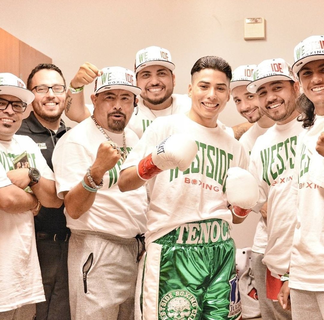vero_lira_'s tweet photo. #TeamWestside!!😃💀💀💪👊👍 https://t.co/D27y2hB747