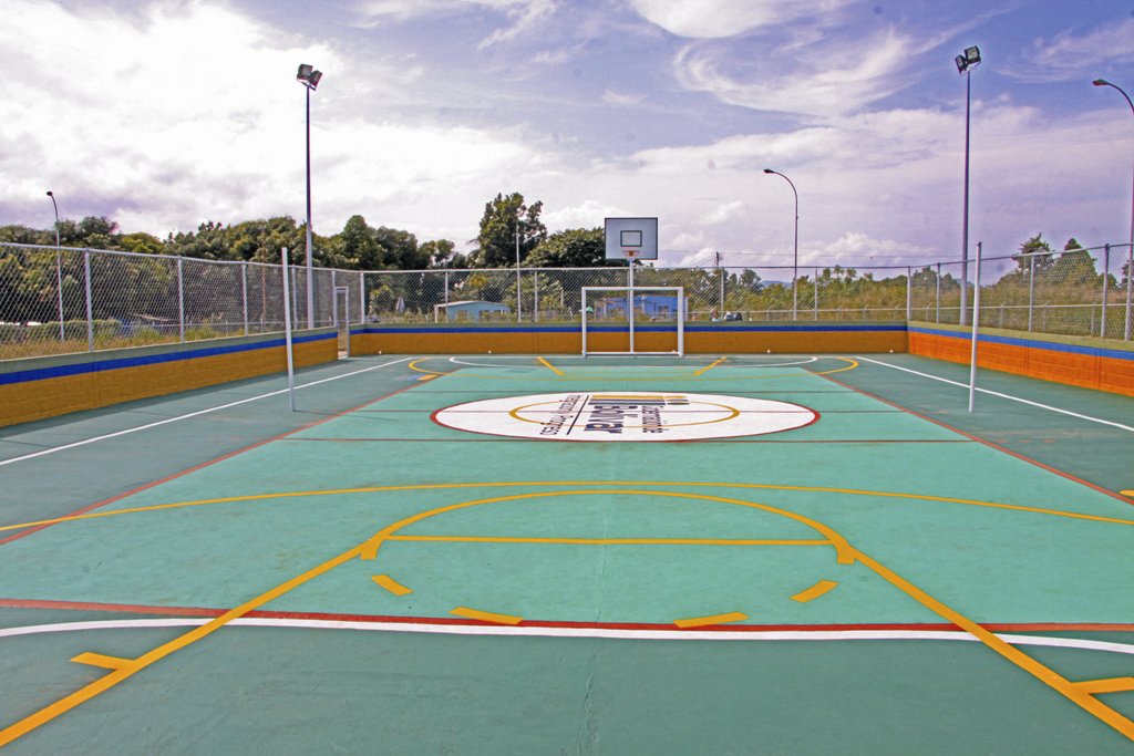 FrnsEdobolivar's tweet photo. #InformeFRNSB #GestiónRangel invierte recursos para propiciar más áreas deportivas en el estado Bolívar #RangelDejandoHuellas https://t.co/JbkBW2CFSn