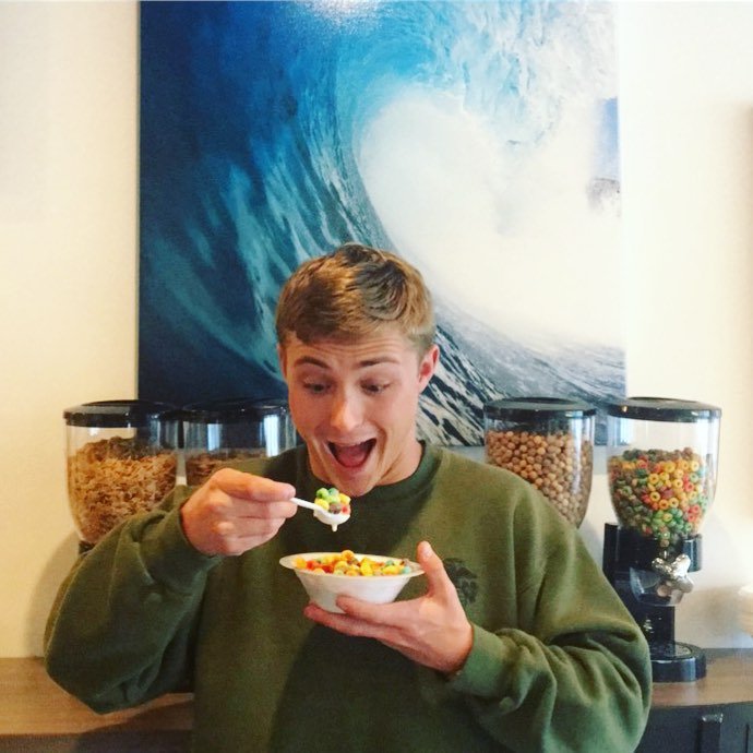 Aspire349's tweet photo. We're loopy for our cereal bar! Stop by the Cove Lounge every morning for your daily dose of crunch! #catchourwave https://t.co/JMDCHquCkD