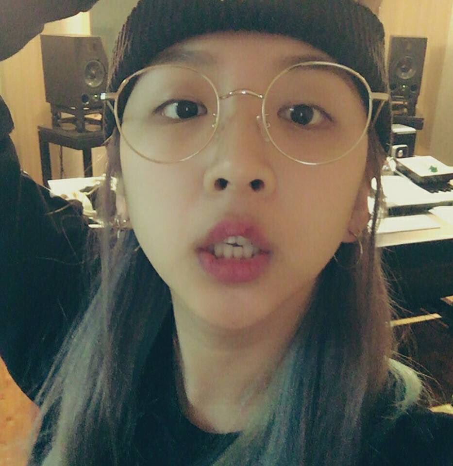 solxxnaed's tweet photo. Jiwoo looks so beautiful with specs.so beautiful.so beautiful.and cute.and cute.and cute.#THECUTEST #BABYGIRLL https://t.co/bLHcZP9deW