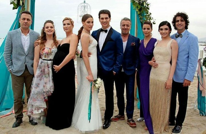 MareaVanama's tweet photo. Que linda foto 😍 @MiraMedcezirpe @YamanKooper2 @MertSerez_ARG @EylulBuluterCL @SelimSerezAr @SedefKayaCL @BerenBeylice7 #Medcezir https://t.co/vTVM603LMN