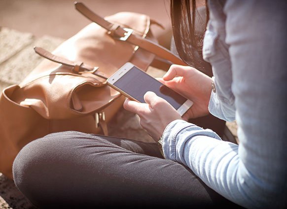 successmagazine's tweet photo. Could you go a month without texting? Discover the lessons our editor learned from a digital communication detox. https://t.co/hqH7Djy636 https://t.co/OljO5TupP9