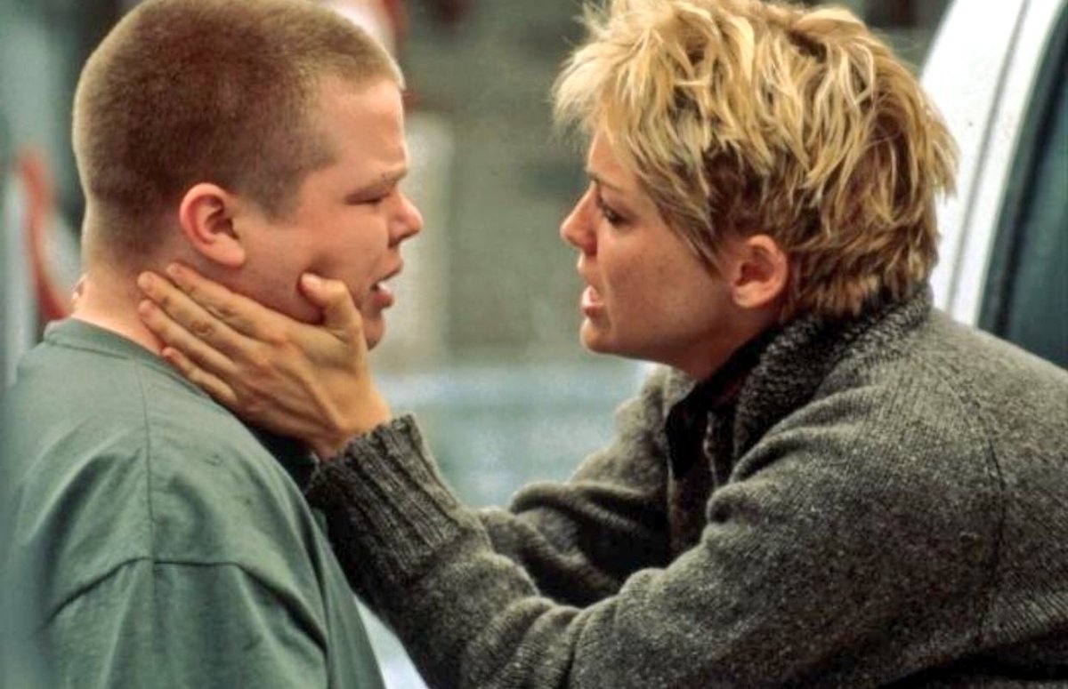 シネちゃぶ エルデン ヘンソン40歳 飛べないアヒル 3作でフルトン役を演じた後 マイ フレンド メモリー に主演 アイドル ハンズ や バタフライ エフェクト などを経て 近年は ハンガー ゲーム と デアデビル のフォギー役で再