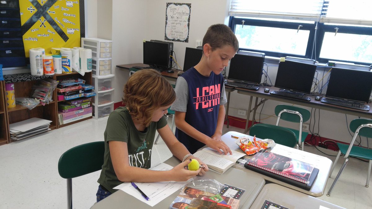 ShellieManes's tweet image. On the hunt for hooks #FoxC6Strong #writing