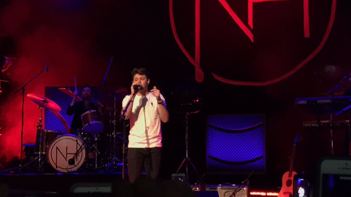 OhNo1_D's tweet photo. #FlickerSessionsDublin

"Even if i don't understand, you can talk to me" -Fire Away. #Flicker https://t.co/0Rg3jSepF5