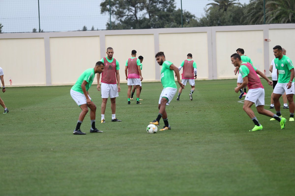 LesVerts's tweet photo. الخضر يواصلون تحضيراتهم بتعداد شبه مكتمل في انتظار التحاق رشيد غزال الذي سيلتحق غدا صباحا لاسباب عائلية 
#TeamDZ #LesVerts #WCQ2018 #CM2018 https://t.co/87jJtzpkGm