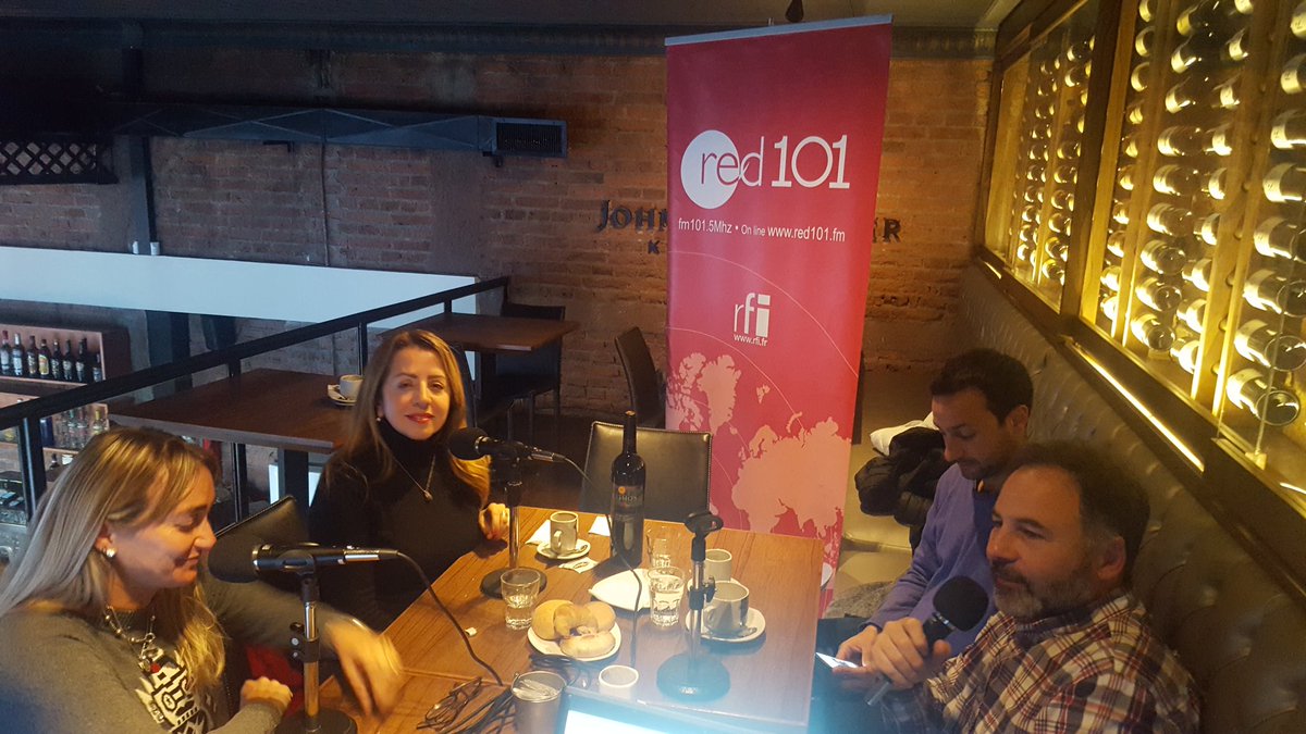 adrianatonnell2's tweet photo. En @vinosybuenvivir por la FM 101.5 disfrutando de Mythos y excelente gastronomía en @Bardotmdz @Nacho_Moli @anapuelles. Rico todo!! https://t.co/Jvnptutsz2