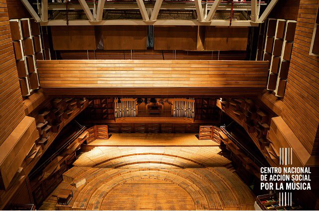 #Sabíasqué El escenario de la #SalaSimónBolívar es de pino de Arkansas,madera que recupera su estado original ante pequeñas agresiones