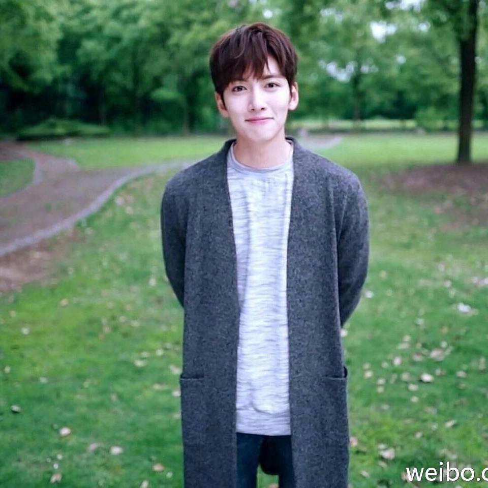 bratty_angie's tweet photo. At the end of your tiring shift all you need is to see this beautiful human being 😘😘😘
#JiChangWook #JiChangWookenlistment #missingJCW #oppa https://t.co/RgzBO4n6hC