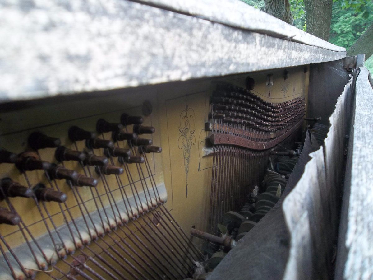 UteSchmid's tweet photo. "Decomposition":  When dead pianos become art Part 1:  Why not?  @CoMotion302  #HamOnt #sculpture #climatechange https://t.co/x6vxsTkcer