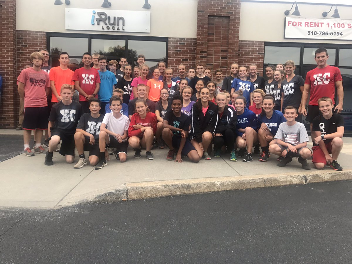 Sgfrunning's tweet image. Huge shout out to @iRunLOCAL for supporting the SGF running program! #werunlocal #SGFBulldogPride #XCFamily