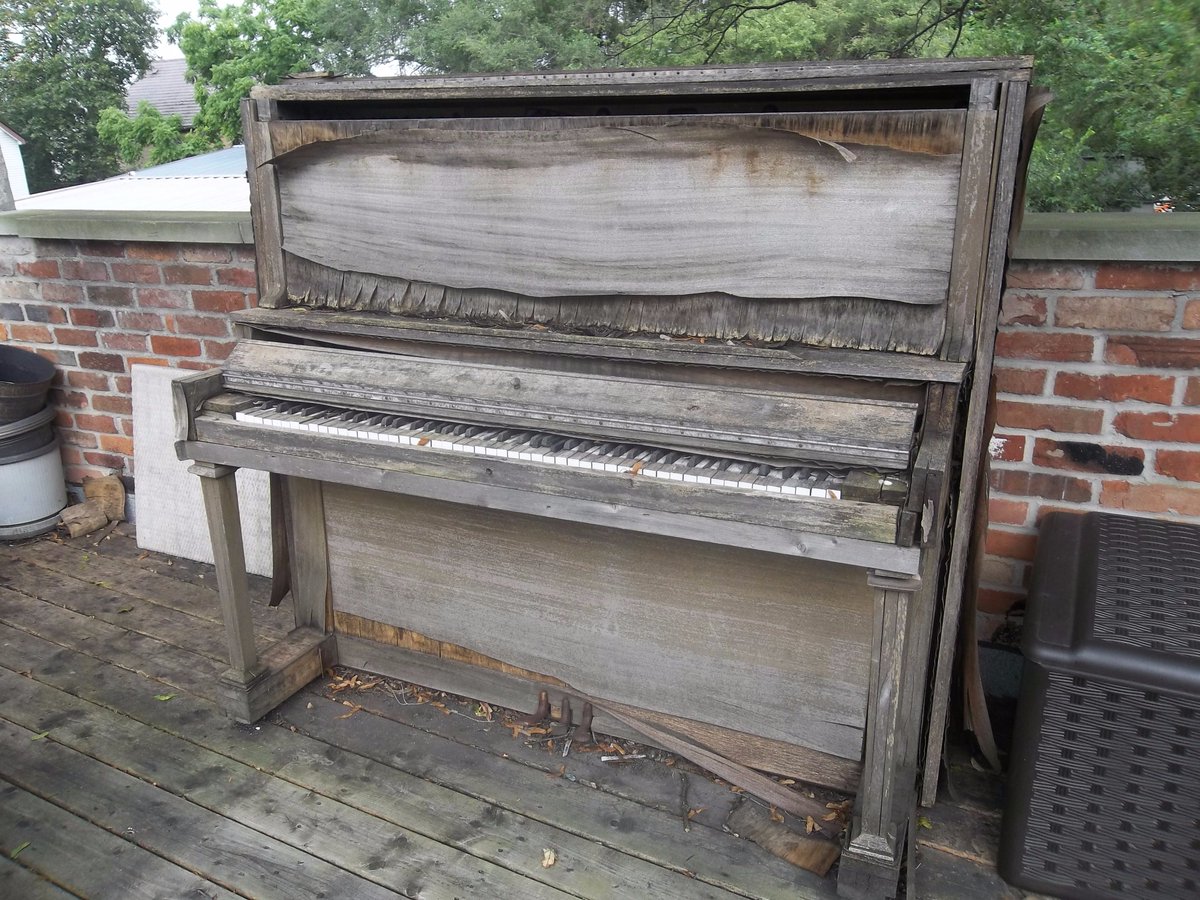 UteSchmid's tweet photo. "Decomposition":  When dead pianos become art Part 1:  Why not?  @CoMotion302  #HamOnt #sculpture #climatechange https://t.co/x6vxsTkcer