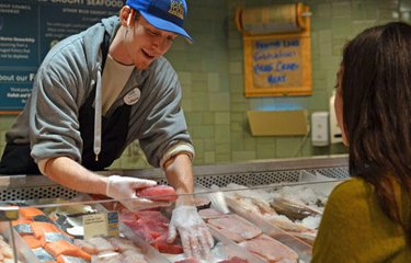 Amazon fires warning shot with seafood discounts at Whole Foods 
#news #food #business amp.gs/pe0Y