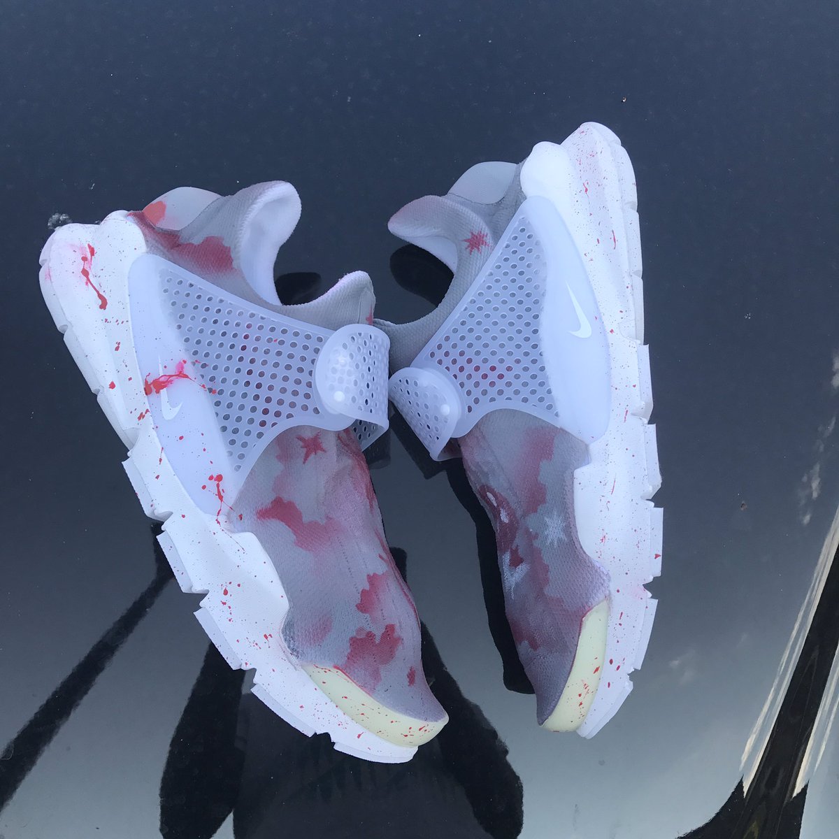 QuesCustoms's tweet photo. Cosmic🌌OSU🔴Sock🔘Darts 🎯🎯 @angelusdirect @angelusshoepolish @featuredfootwear @soleprotector #QuesCustoms https://t.co/cREThG4o0g