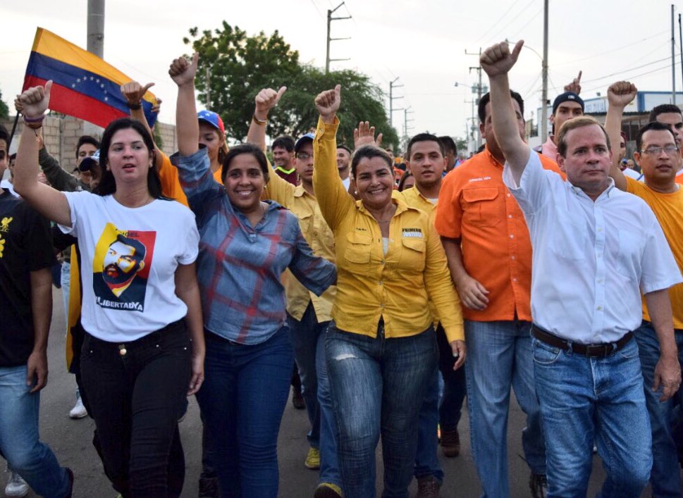 DesiBarboza's tweet photo. En representación de @AngelMachadoVE seguimos en la calle por un cambio urgente. ¡El también forma parte de los #LibertadoresDelZulia! https://t.co/U75TiXqDLF