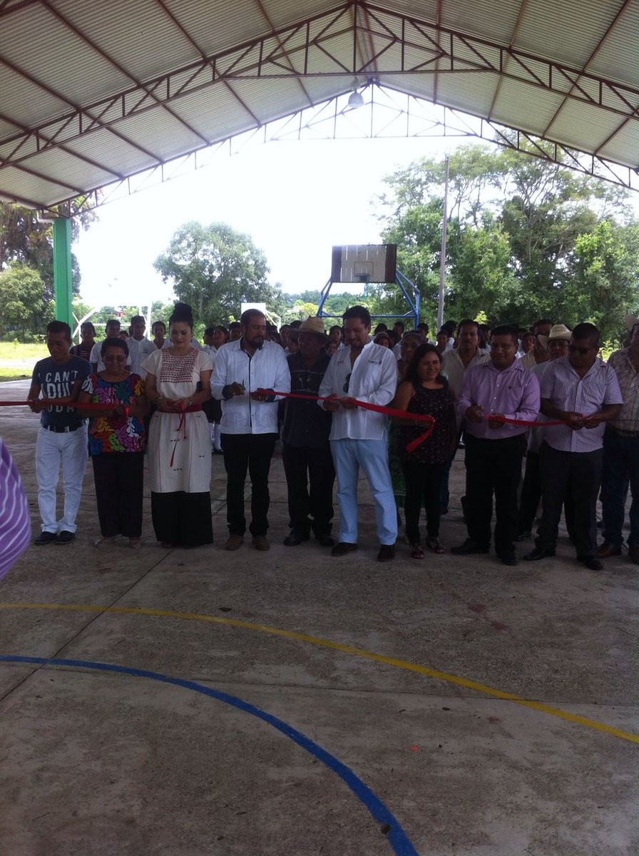 IEBO_GobOax's tweet photo. Con apoyo del @SenadorAdolfo e inversión de 1.2 MDP, inauguramos el #TechadoDeCancha, del #Plantel036 de #SanPedroIxcatlán. @alejandromurat. https://t.co/Jb0uSohLcm