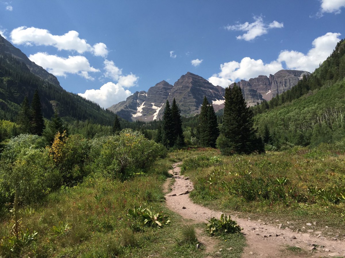 DrAdamBitterman's tweet photo. Neck pain from hiking while looking down feels similar to cell phone neck. #aspen #postureiskey https://t.co/MZ38k041Oq
