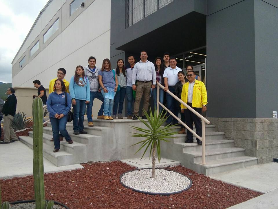 UMQro's tweet photo. Participación en universities day con la empresa sueca SANDVIK de los alumnos de ingenierías de UMQ. 

#serparaservir https://t.co/gl4kzRE6fd