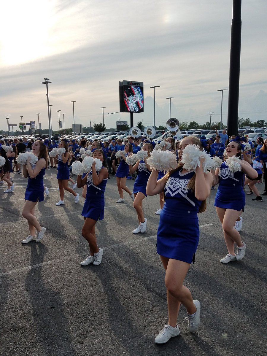 KWalters_Bryant's tweet photo. Go hornets! Salt Bowl Pep Rally....#KeepinItSalty #ItsAGreatDayToBeAHornet https://t.co/7oUx7KKRUC