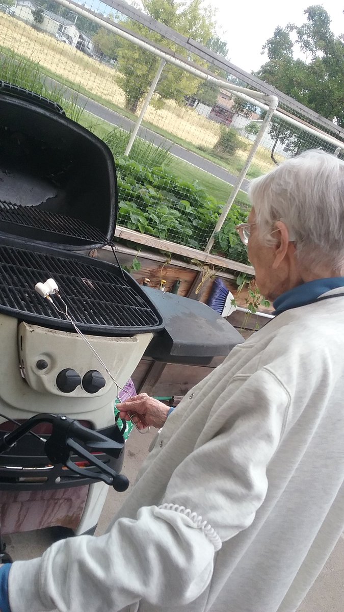 granderondeLEC's tweet photo. When National S'mores Day is this month... You make S'mores with what you got! #FrontierCulture https://t.co/Ny2SCoWf8d