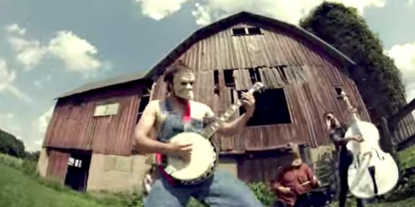Someone has covered 'Psychosocial' by Slipknot on banjo and it's both bonkers and brilliant. bit.ly/2iFblYN