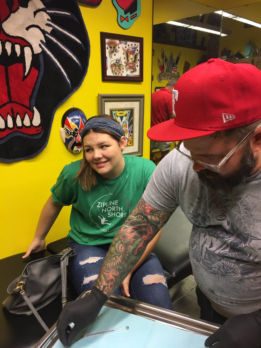 hallelouyuh_'s tweet photo. The face of bad decisions being made👍🏼 https://t.co/KZNdsq3SqG