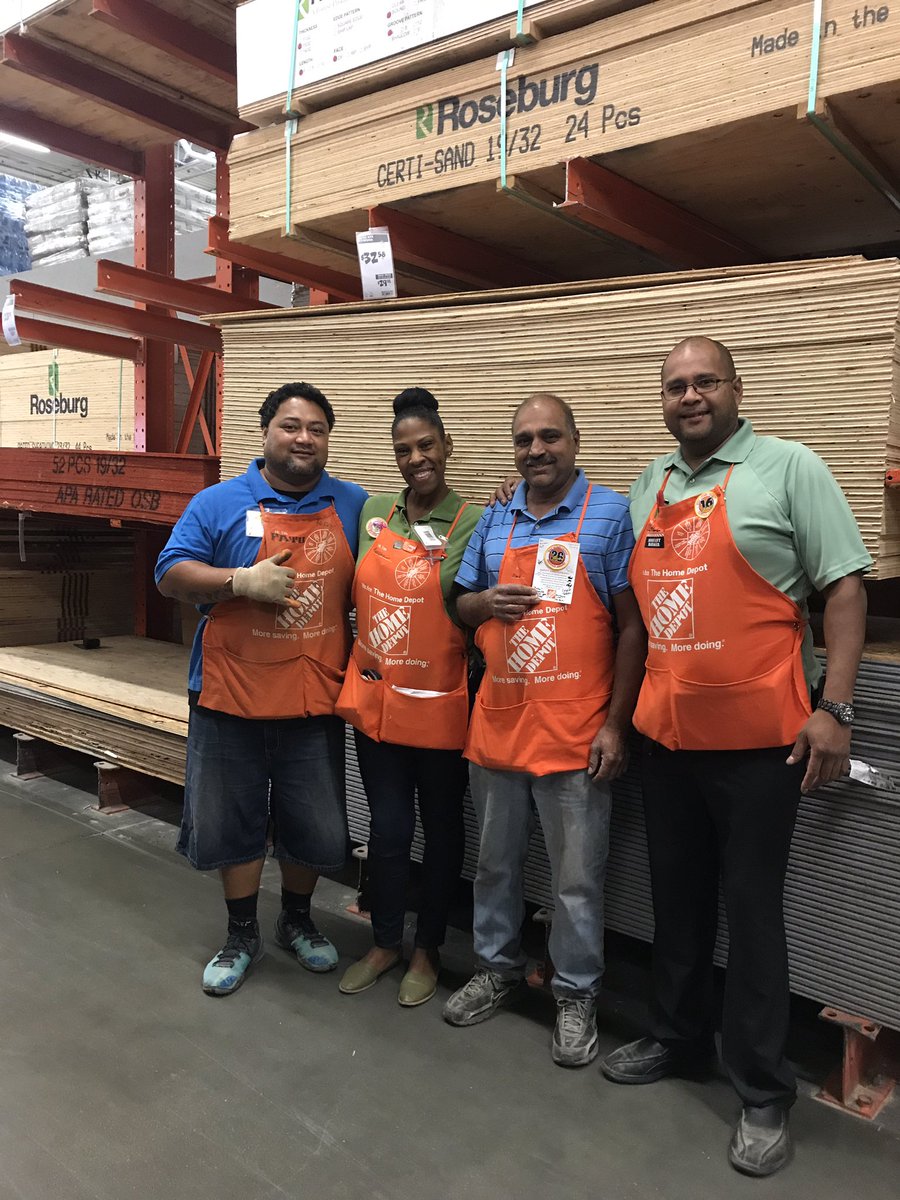 tenesha_hill1's tweet photo. @Richley_680 celebrating Mahesh's 26th year work anniversary!!! #PacNorthProud #HaywardgoesHard #1017 @DaleSMTHD @MRSSAHD @lionel_stevens https://t.co/hKUo9PIlAW