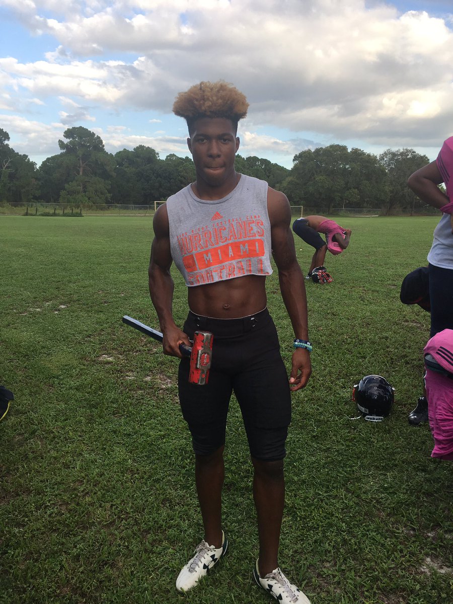 MiramarFootball's tweet image. Chad Black wins "THE PATRIOT HAMMER" the award given for great play/plays made against Palm Beach Lakes. #2INTs @CoachAJScott