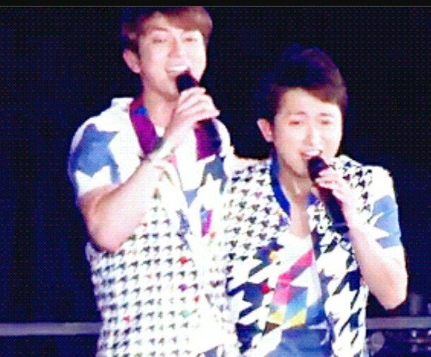 cg2530's tweet photo. My Otp's 💜🌸 💛💙 💛🌸
But somehow this is getting to be another, Waahh 💙💜 https://t.co/yhazqaWkn8