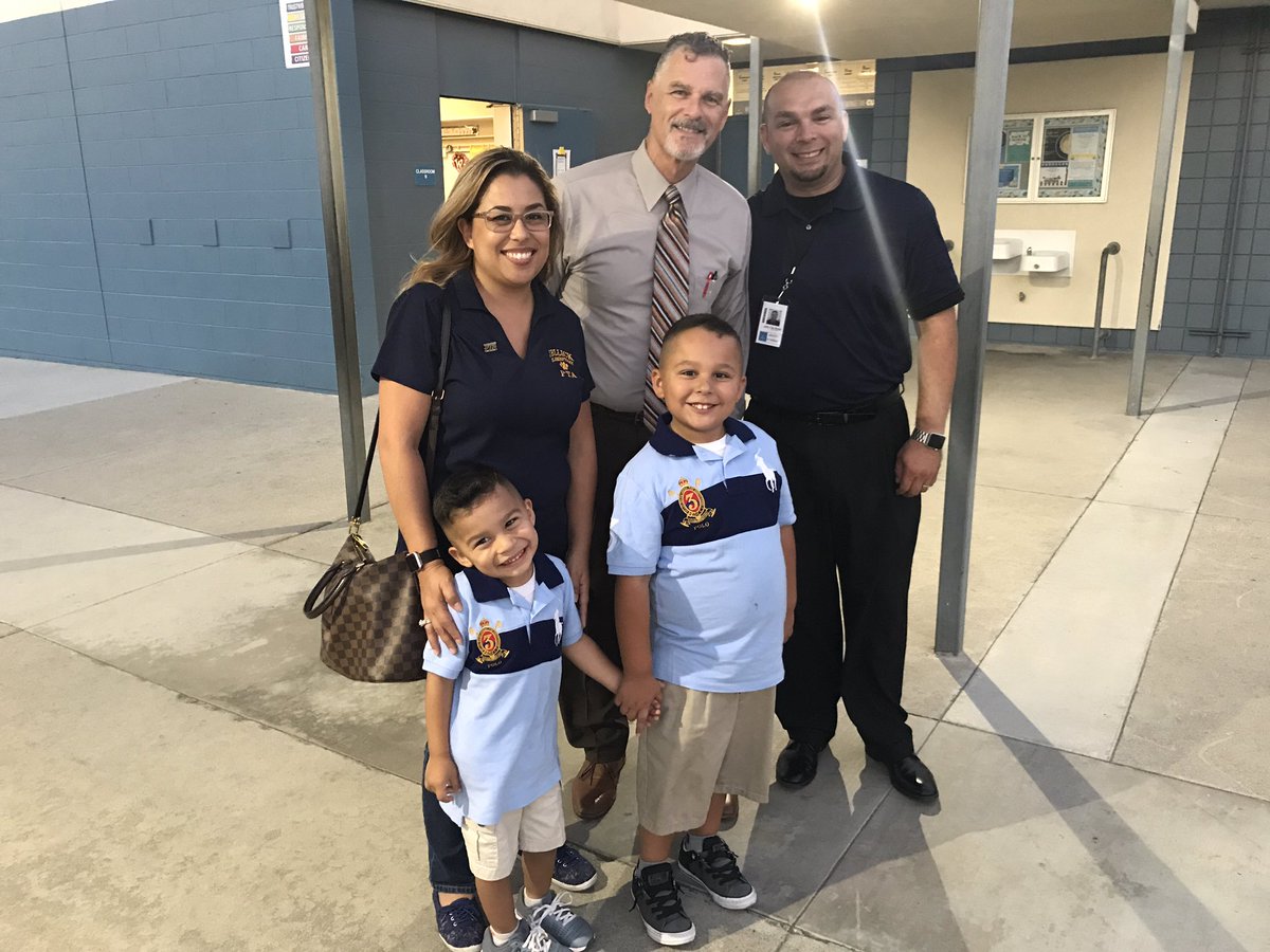 ethanbrandon13's tweet photo. #Back2School2017 @JellickJaguar @rusdkids #weareRUSD https://t.co/lghmXCfEXB