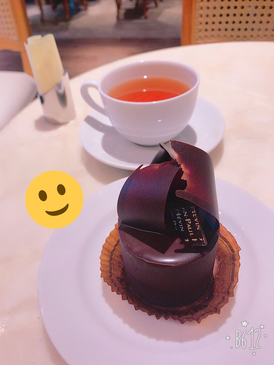 holiday1526's tweet photo. 暇だからといって
cake食べ過ぎ.. いただきます🌹
#MOF2016
#JPH https://t.co/ukJpkFEBgU