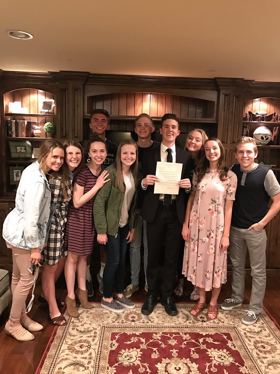 ClaireMilner5's tweet image. A month ago we were all together... Now we are in 3 different countries and 4 different states. 💕😭💕