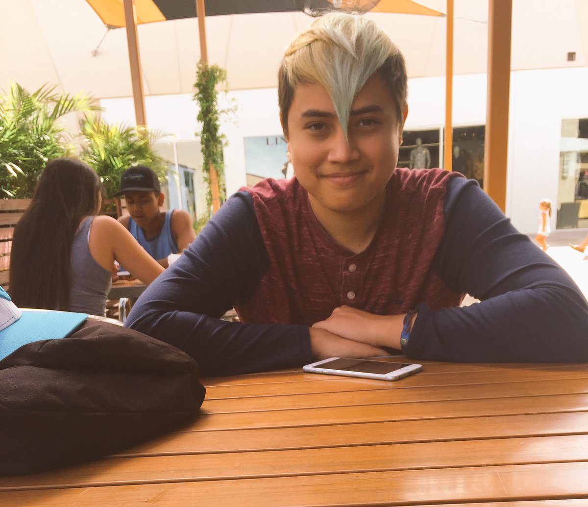 rxtangonan's tweet photo. Wow I've never thought my crush back in 7th-9th  would be my boyfriend https://t.co/mzLlD2YVsX
